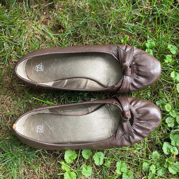 Brown ballet flats - Picture 2 of 7
